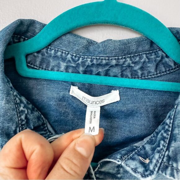 Maurices Denim Blue Lightweight Button Down Shirt Size Medium - Picture 4 of 7